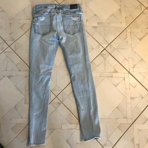 American Eagle light washed ripped skinny jean